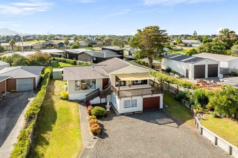 Photo of property in 11 Karoro Road, One Tree Point, 0118