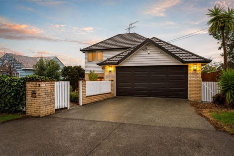 Photo of property in 3 Zefiro Drive, Massey, Auckland, 0614