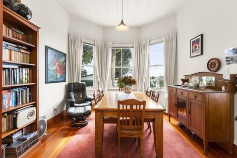 Photo of property in 46 Forest Lake Road, Forest Lake, Hamilton, 3200