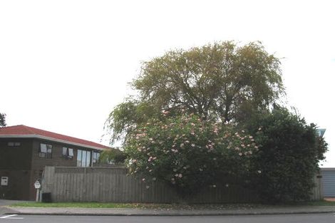 Photo of property in 1/979 Beach Road, Torbay, Auckland, 0630