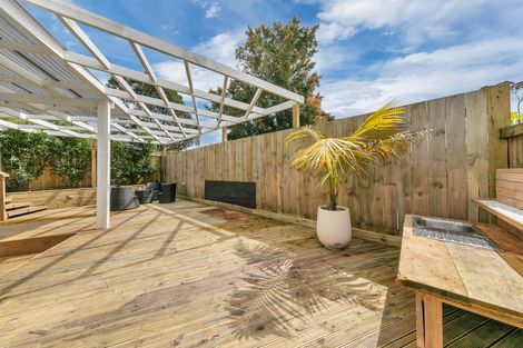 Photo of property in 2/77 Atkinson Road, Titirangi, Auckland, 0604