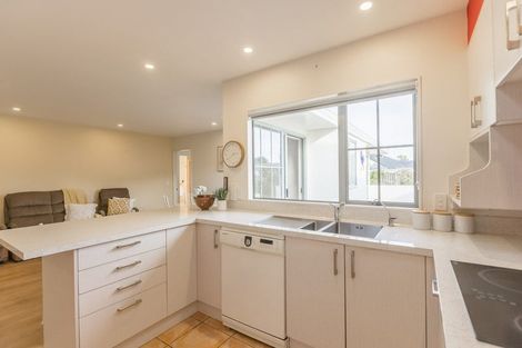 Photo of property in 318 Manly Street, Paraparaumu Beach, Paraparaumu, 5032