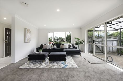 Photo of property in 15 Hillwell Drive, Henderson, Auckland, 0612