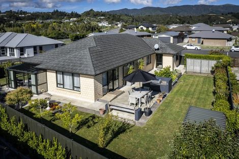 Photo of property in 4 Sunstone Crescent, Brown Owl, Upper Hutt, 5018