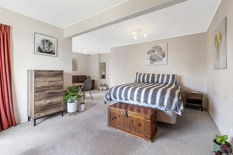 Photo of property in 4 Shakespear Road, Army Bay, Whangaparaoa, 0930