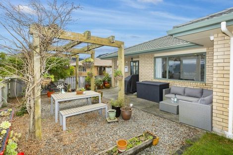 Photo of property in 32 Percy Kinsman Crescent, Riverstone Terraces, Upper Hutt, 5018