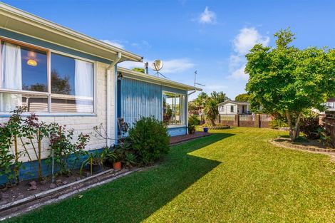 Photo of property in 11 Newland Grove, Henderson, Auckland, 0610