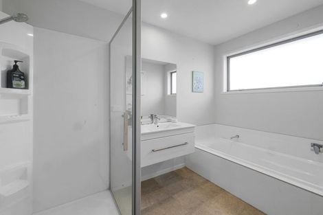 Photo of property in 8 Wentworth Lane, Waiwhakaiho, New Plymouth, 4312