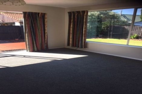 Photo of property in 2/73 Solomon Avenue, Redwood, Christchurch, 8051