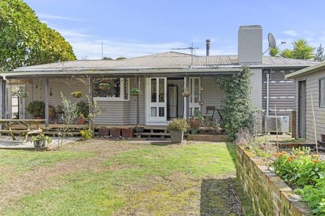 Photo of property in 71 Mountain Road, Sentry Hill, New Plymouth, 4373
