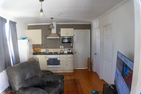 Photo of property in 3 Pleasant Road, Glen Eden, Auckland, 0602