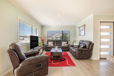 Photo of property in 4 Aporo Drive, Kumeu, 0810