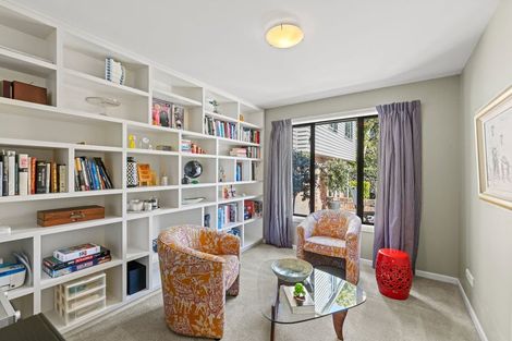 Photo of property in 21 Garreg Road, Fendalton, Christchurch, 8052