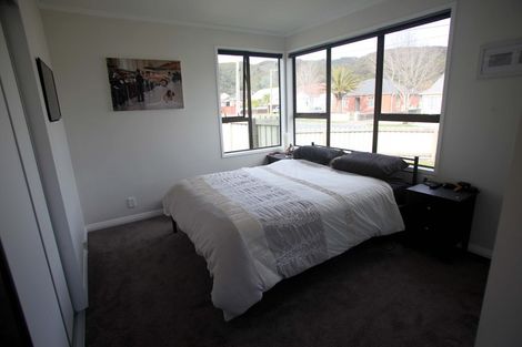 Photo of property in 12 Shearer Crescent, Naenae, Lower Hutt, 5011