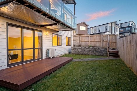 Photo of property in 32 Mcwhirters Farm Lane, Massey, Auckland, 0614