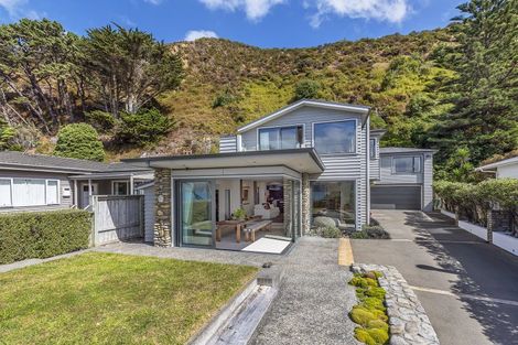 Photo of property in 160 Breaker Bay Road, Breaker Bay, Wellington, 6022