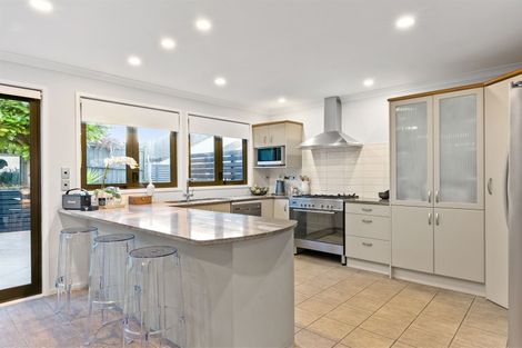 Photo of property in 14 San Martin Place, Goodwood Heights, Auckland, 2105