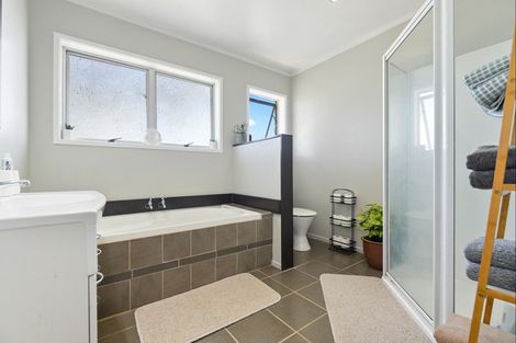 Photo of property in 4 Sandleigh Road, Hamilton Lake, Hamilton, 3204