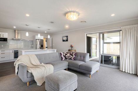 Photo of property in 16 Oolong Court, Huntington, Hamilton, 3210