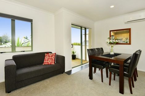 Photo of property in 1/13 Sunnynook Road, Forrest Hill, Auckland, 0620