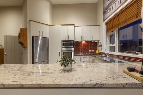 Photo of property in 3 Golf Road, Paraparaumu Beach, Paraparaumu, 5032