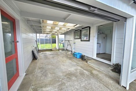 Photo of property in 4 Poplar Grove, Whalers Gate, New Plymouth, 4310