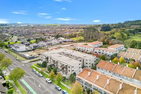 Photo of property in 2/124 Stancombe Road, Flat Bush, Auckland, 2016