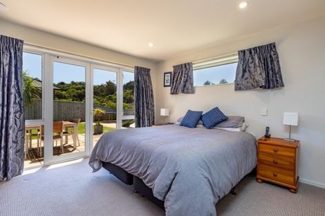 Photo of property in 12 Tararua Close, Aotea, Porirua, 5024