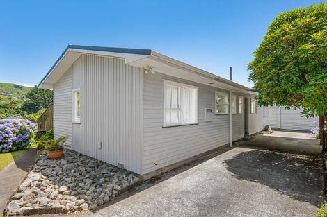 Photo of property in 18 Florio Terrace, Tawa, Wellington, 5028