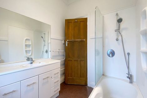 Photo of property in 32 Queensway, Three Kings, Auckland, 1024