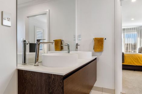 Photo of property in 111a Saint Andrews Square, Strowan, Christchurch, 8052