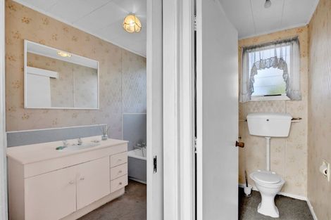 Photo of property in 16 Old South Road, Okato, 4335