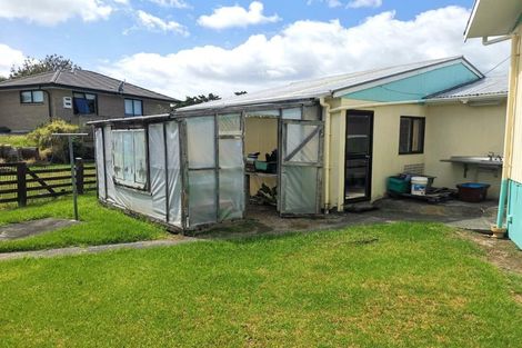 Photo of property in 1 Prion Place, One Tree Point, 0118