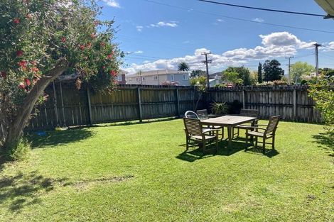 Photo of property in 93 Roberts Road, Te Atatu South, Auckland, 0610