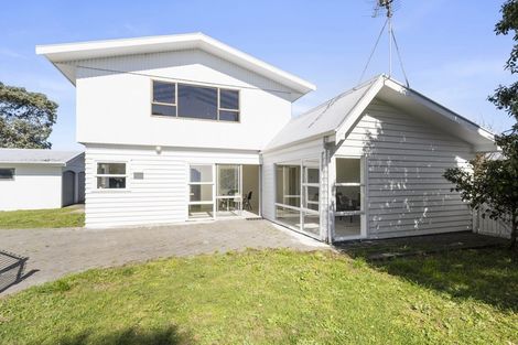 Photo of property in 3 Dennis Grove, Paraparaumu Beach, Paraparaumu, 5032