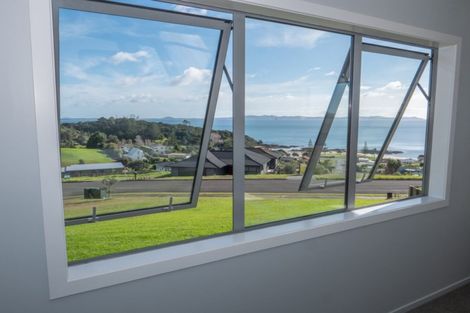 Photo of property in 3 Sunrise Place, Cable Bay, 0420