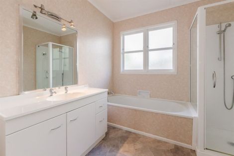 Photo of property in 40 Moana Road, Paraparaumu, 5032