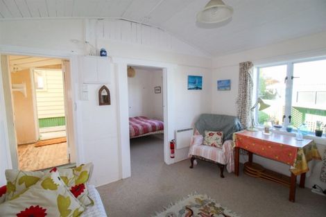 Photo of property in 24 Semple Street, Kakanui, Oamaru, 9495