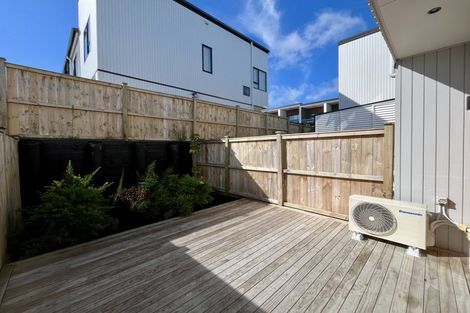 Photo of property in 25 Kuaha Road, Massey, Auckland, 0614