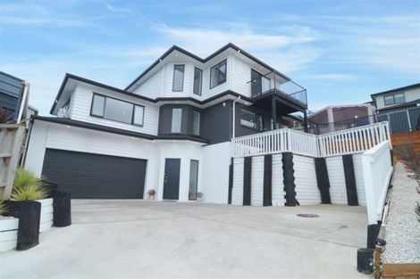 Photo of property in 14 San Casello Rise, Henderson, Auckland, 0612