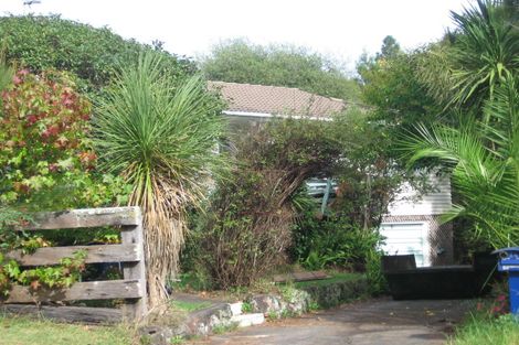 Photo of property in 14 Castleford Street, Green Bay, Auckland, 0604