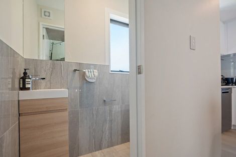 Photo of property in 111 Trias Road, Totara Vale, Auckland, 0629