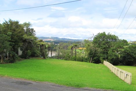 Photo of property in 39a Pohutukawa Avenue, Shelly Park, Auckland, 2014