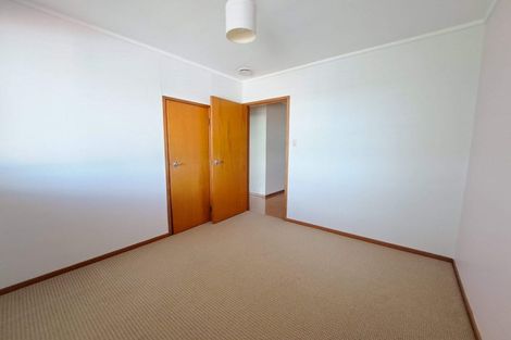 Photo of property in 5 South Pacific Place, Henderson, Auckland, 0612