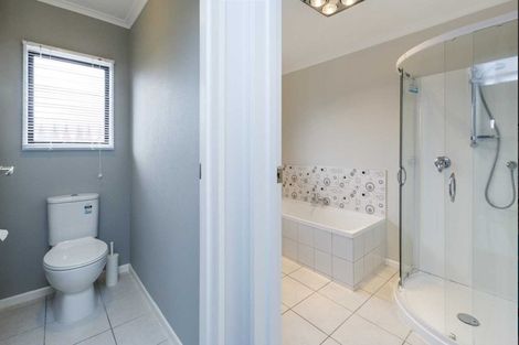 Photo of property in 20 Colonial Place, Kelvin Grove, Palmerston North, 4414