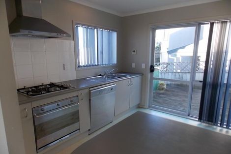 Photo of property in 81 Dress Circle, Newlands, Wellington, 6037