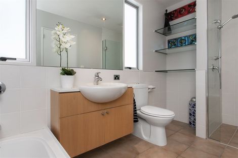 Photo of property in 10 Strowan Road, Strowan, Christchurch, 8052