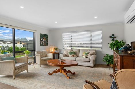 Photo of property in 98 Kaurinui Crescent, One Tree Point, 0118