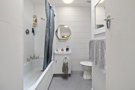 Photo of property in 2b Karaka Street, Hokowhitu, Palmerston North, 4410