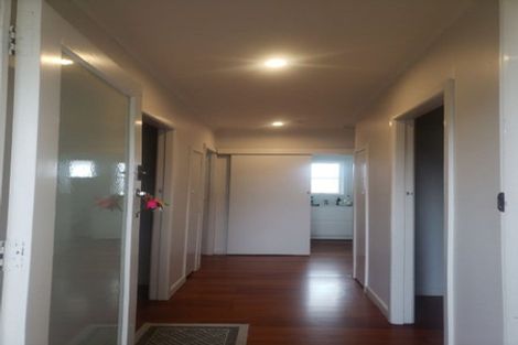 Photo of property in 8 Glenfield Road, Birkenhead, Auckland, 0626